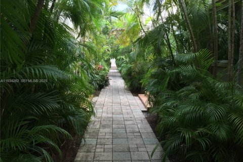 Propiedad comercial en venta en Miami Beach, Florida № 1992656 - foto 4