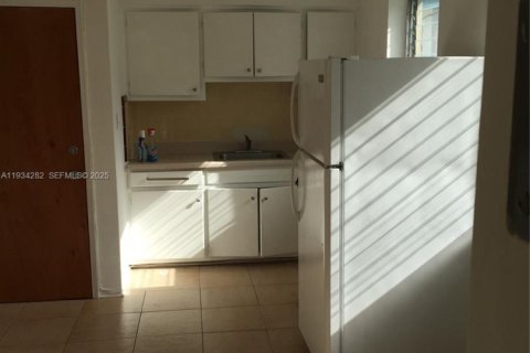 Propiedad comercial en venta en Miami Beach, Florida № 1992656 - foto 7