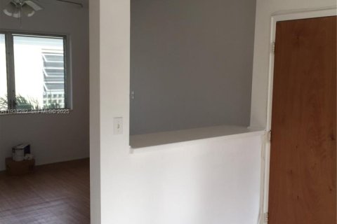 Propiedad comercial en venta en Miami Beach, Florida № 1992656 - foto 11