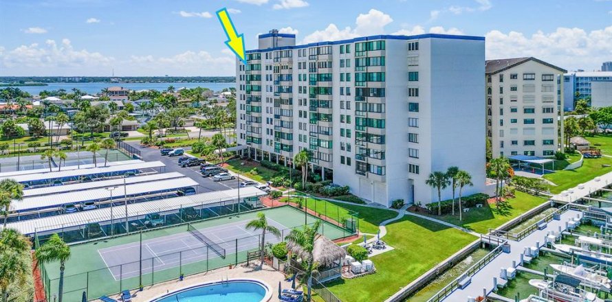 Condominio en Clearwater, Florida, 2 dormitorios  № 1909123