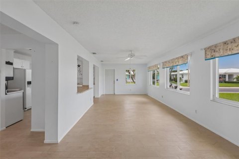 Casa en venta en Pinellas Park, Florida, 2 dormitorios, 153.2 m2 № 2213681 - foto 9