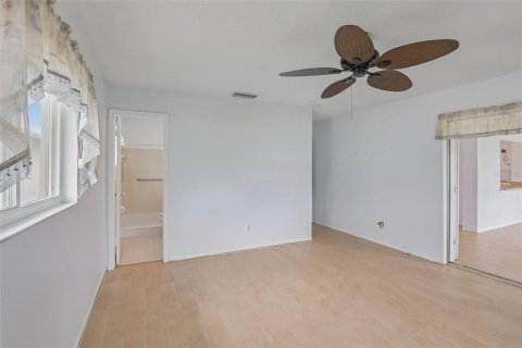 Casa en venta en Pinellas Park, Florida, 2 dormitorios, 153.2 m2 № 2213681 - foto 14