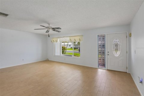 Casa en venta en Pinellas Park, Florida, 2 dormitorios, 153.2 m2 № 2213681 - foto 2