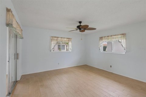 Casa en venta en Pinellas Park, Florida, 2 dormitorios, 153.2 m2 № 2213681 - foto 13