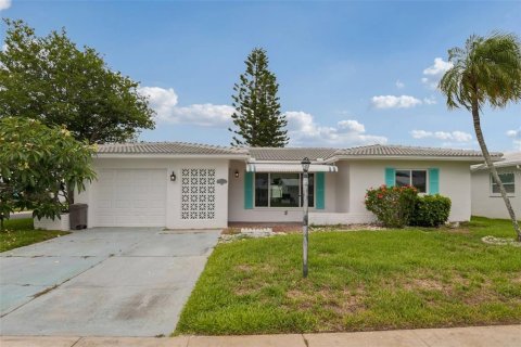 Casa en Pinellas Park, Florida 2 dormitorios, 153.2 m2 № 2213681