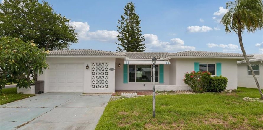 Casa en Pinellas Park, Florida 2 dormitorios, 153.2 m2 № 2213681