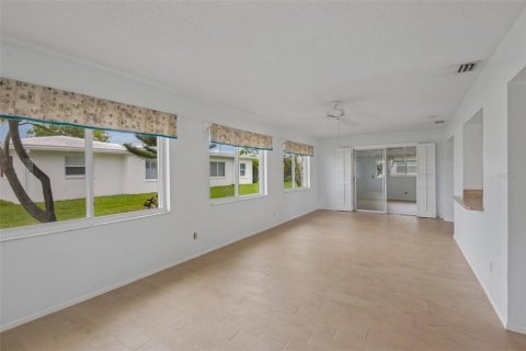 Casa en venta en Pinellas Park, Florida, 2 dormitorios, 153.2 m2 № 2213681 - foto 12