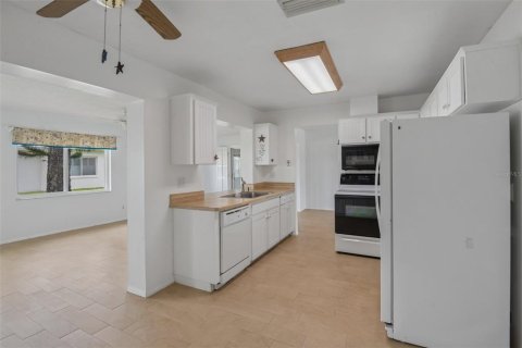 Casa en venta en Pinellas Park, Florida, 2 dormitorios, 153.2 m2 № 2213681 - foto 5