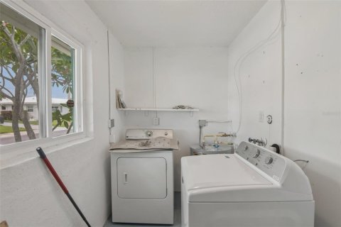 Casa en venta en Pinellas Park, Florida, 2 dormitorios, 153.2 m2 № 2213681 - foto 18