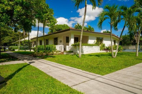 Casa en alquiler en Miami, Florida, 3 dormitorios, 220.18 m2 № 1954280 - foto 1