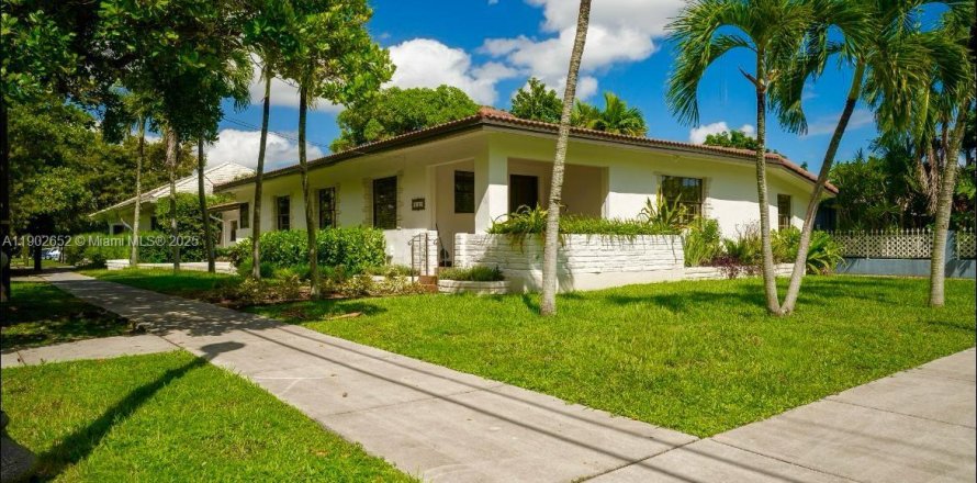 Casa en Miami, Florida 3 dormitorios, 220.18 m2 № 1954280