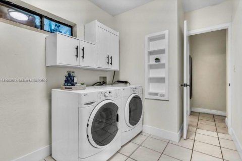 Casa en alquiler en Miami, Florida, 3 dormitorios, 220.18 m2 № 1954280 - foto 20