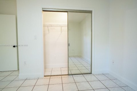 Casa en alquiler en Miami, Florida, 3 dormitorios, 220.18 m2 № 1954280 - foto 15