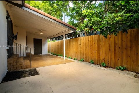 Casa en alquiler en Miami, Florida, 3 dormitorios, 220.18 m2 № 1954280 - foto 18