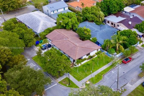 Casa en alquiler en Miami, Florida, 3 dormitorios, 220.18 m2 № 1954280 - foto 27