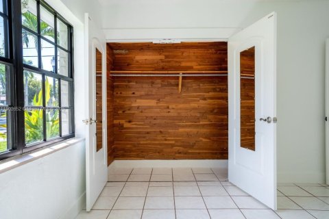 Casa en alquiler en Miami, Florida, 3 dormitorios, 220.18 m2 № 1954280 - foto 23