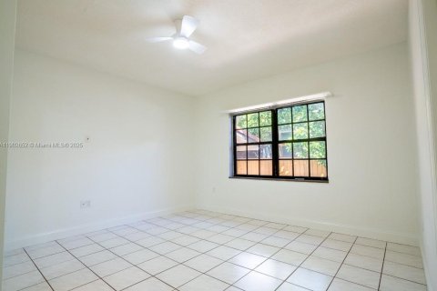 Casa en alquiler en Miami, Florida, 3 dormitorios, 220.18 m2 № 1954280 - foto 14