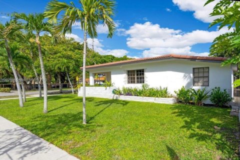 Casa en alquiler en Miami, Florida, 3 dormitorios, 220.18 m2 № 1954280 - foto 4