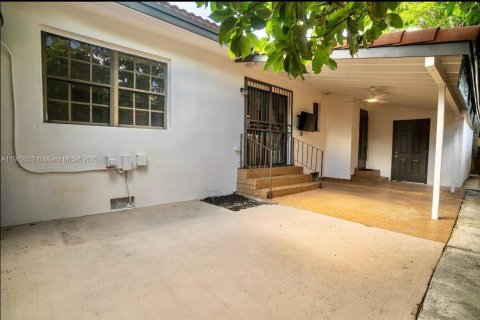 Casa en alquiler en Miami, Florida, 3 dormitorios, 220.18 m2 № 1954280 - foto 19