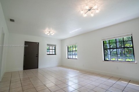 Casa en alquiler en Miami, Florida, 3 dormitorios, 220.18 m2 № 1954280 - foto 7