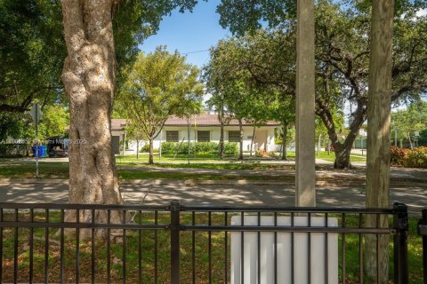 Casa en alquiler en Miami, Florida, 3 dormitorios, 220.18 m2 № 1954280 - foto 25