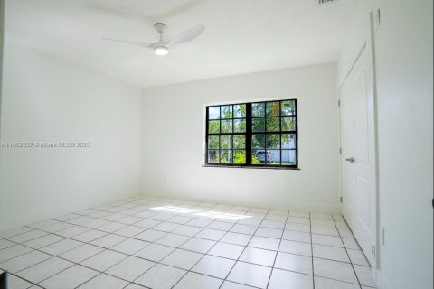 Casa en alquiler en Miami, Florida, 3 dormitorios, 220.18 m2 № 1954280 - foto 16