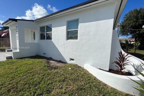 Купить виллу или дом в Майами, Флорида 3 спальни, 95.04м2, № 2050684 - фото 2