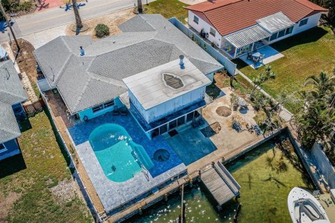 House in Saint Pete Beach, Florida 3 bedrooms, 240.9 sq.m. № 1536645 - photo 28