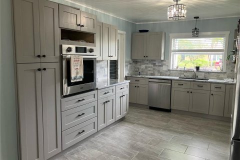 House in Saint Pete Beach, Florida 3 bedrooms, 240.9 sq.m. № 1536645 - photo 8