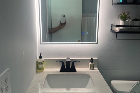 Condominio en alquiler en Oakland Park, Florida, 2 dormitorios, 90.58 m2 № 1147087 - foto 1