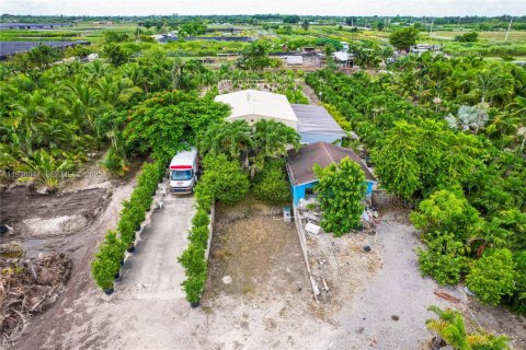 Propiedad comercial en venta en Miami, Florida № 2055161 - foto 12