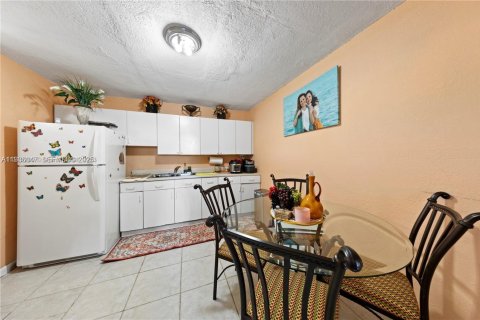 Propiedad comercial en venta en Miami, Florida № 2055161 - foto 14