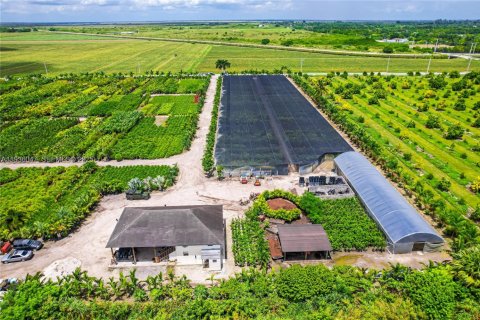 Propiedad comercial en venta en Miami, Florida № 2055161 - foto 2