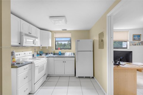 Propiedad comercial en venta en Miami, Florida № 2055161 - foto 10