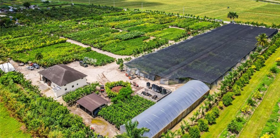 Propiedad comercial en Miami, Florida № 2055161