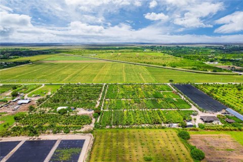 Propiedad comercial en venta en Miami, Florida № 2055161 - foto 24