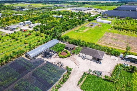 Propiedad comercial en venta en Miami, Florida № 2055161 - foto 5