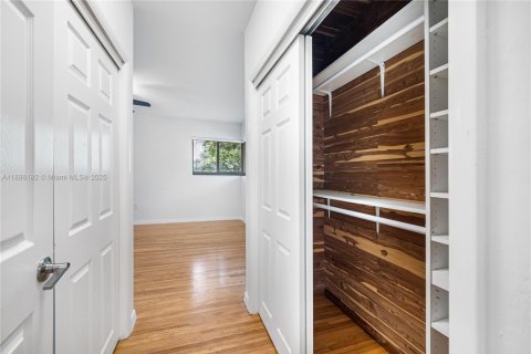 Villa ou maison à louer à Coral Gables, Floride: 3 chambres, 285.58 m2 № 1943994 - photo 23