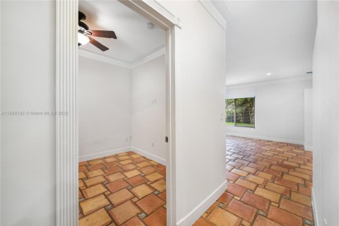 Villa ou maison à louer à Coral Gables, Floride: 3 chambres, 285.58 m2 № 1943994 - photo 14