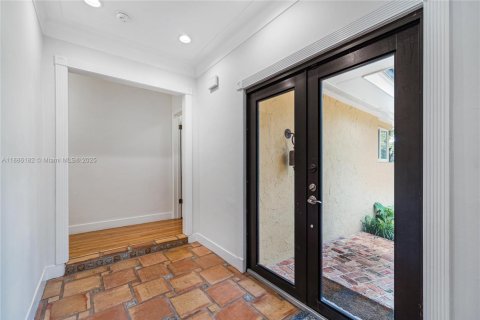 Villa ou maison à louer à Coral Gables, Floride: 3 chambres, 285.58 m2 № 1943994 - photo 4