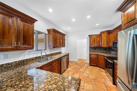 Villa ou maison à louer à Coral Gables, Floride: 3 chambres, 285.58 m2 № 1943994 - photo 10