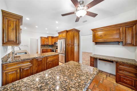 Villa ou maison à louer à Coral Gables, Floride: 3 chambres, 285.58 m2 № 1943994 - photo 11