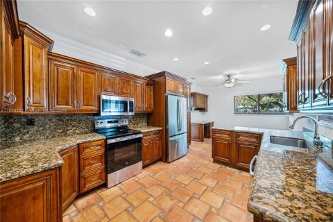 Villa ou maison à louer à Coral Gables, Floride: 3 chambres, 285.58 m2 № 1943994 - photo 9