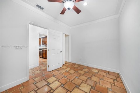 Villa ou maison à louer à Coral Gables, Floride: 3 chambres, 285.58 m2 № 1943994 - photo 15