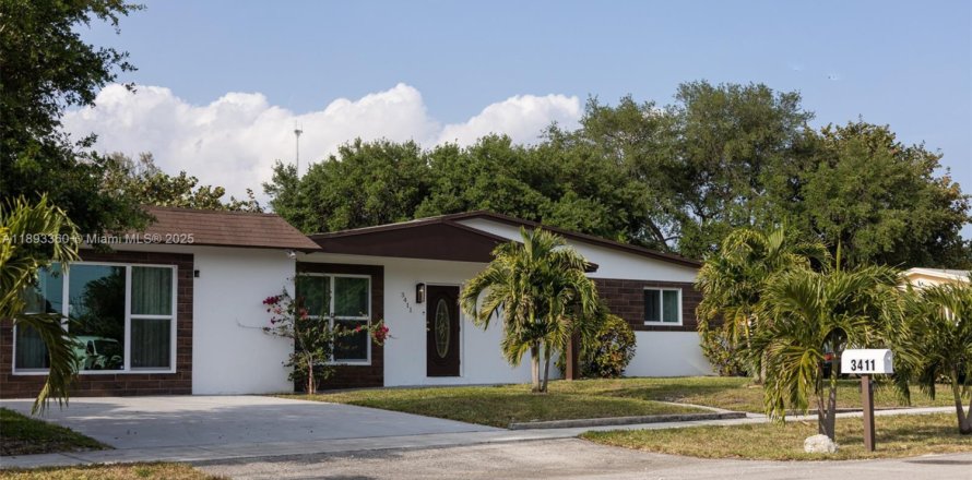 Casa en West Park, Florida 4 dormitorios, 171.22 m2 № 1945679