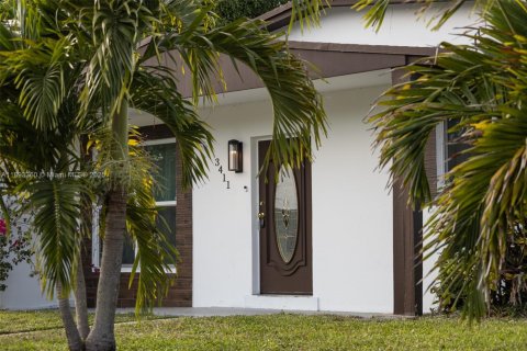Casa en venta en West Park, Florida, 4 dormitorios, 171.22 m2 № 1945679 - foto 2