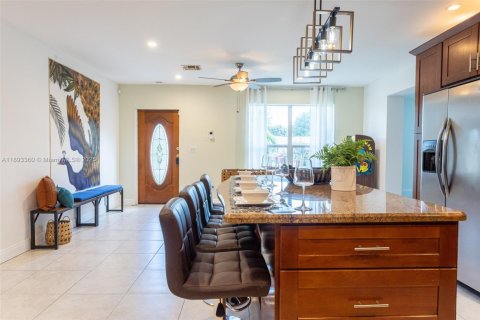 Casa en venta en West Park, Florida, 4 dormitorios, 171.22 m2 № 1945679 - foto 12