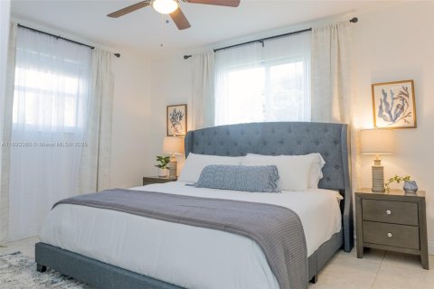 Casa en venta en West Park, Florida, 4 dormitorios, 171.22 m2 № 1945679 - foto 26