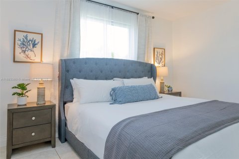 Casa en venta en West Park, Florida, 4 dormitorios, 171.22 m2 № 1945679 - foto 25