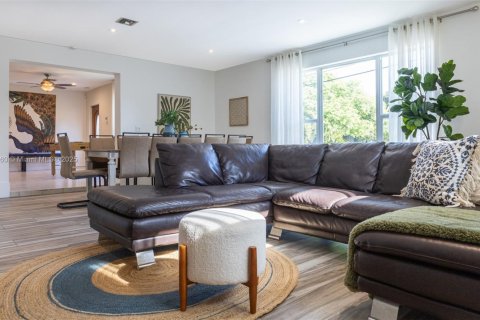 Casa en venta en West Park, Florida, 4 dormitorios, 171.22 m2 № 1945679 - foto 15